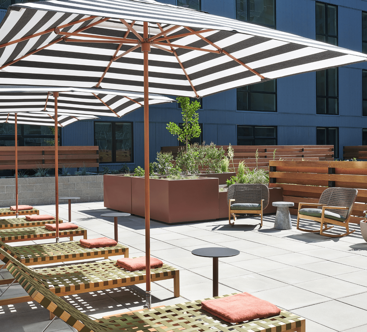 Courtyard with lounge seating and umbrella shades
